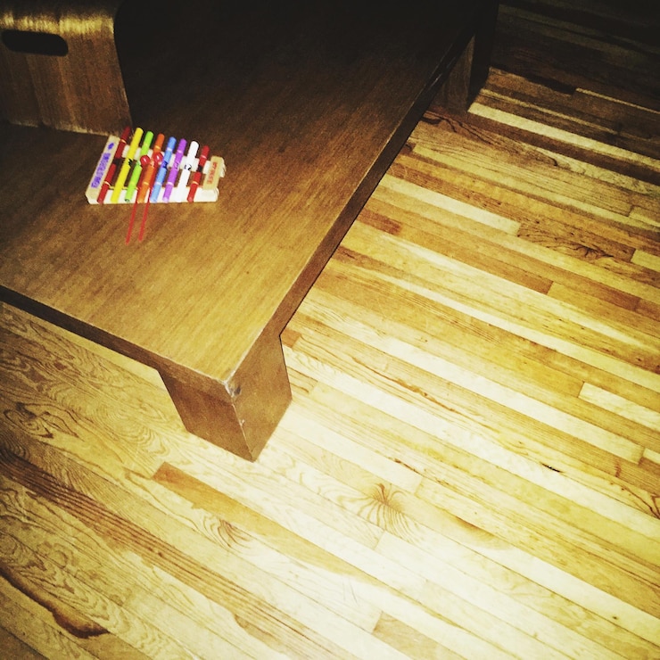 Foto primo piano della porta di legno