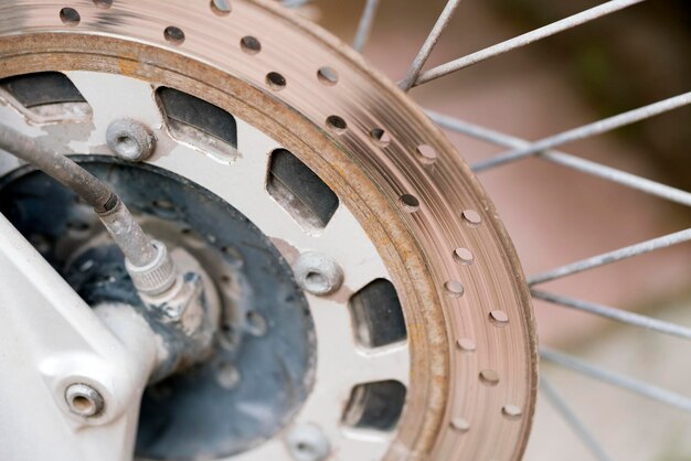 Primo piano della ruota della bicicletta