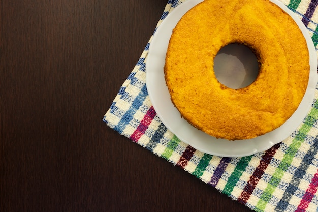 Primo piano della torta di carote al cioccolato