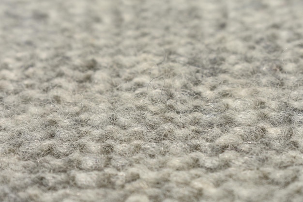 Primo piano della trama di lana grigia lavorata a maglia