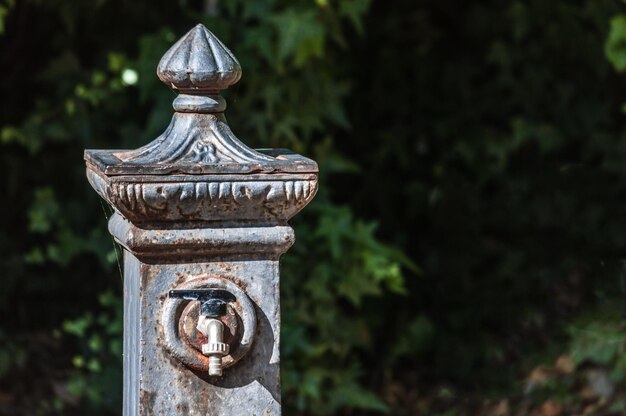 Primo piano della vecchia fontana