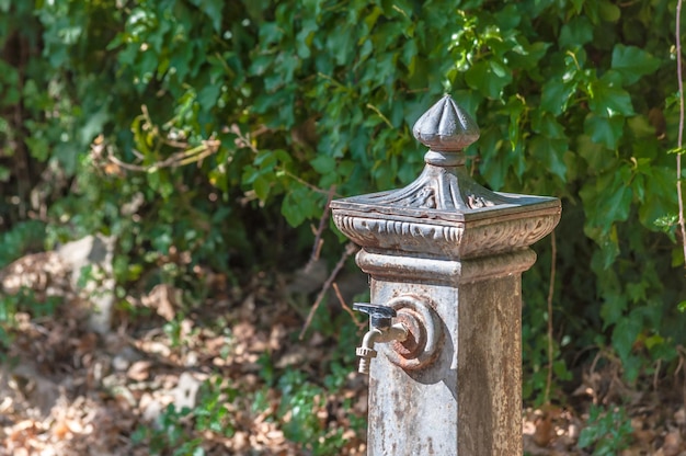 Primo piano della vecchia fontana