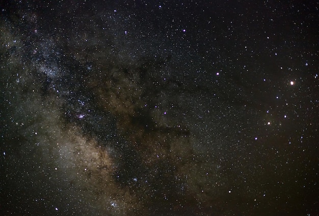 Primo piano della Via Lattea con stelle e polvere spaziale nell'universo