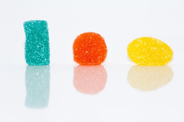 Primo piano delle caramelle multicolori