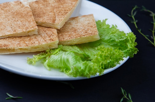 Primo piano di Arayes del formaggio