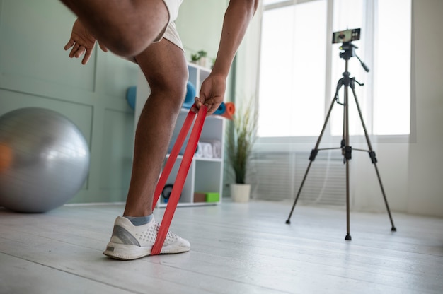 Primo piano di formazione per istruttori sportivi con banda