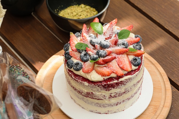 Primo piano di gustosa torta fresca