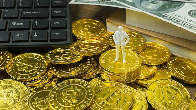 primo piano di immagine astratta in bianco e moneta d&#39;oro bitcoin astratto sfondo