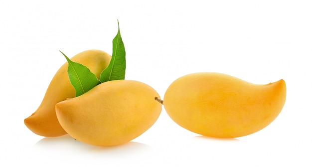 Primo piano di mango maturo e fresco