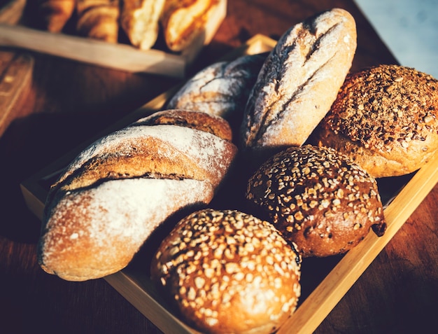 Primo piano di pane appena sfornato