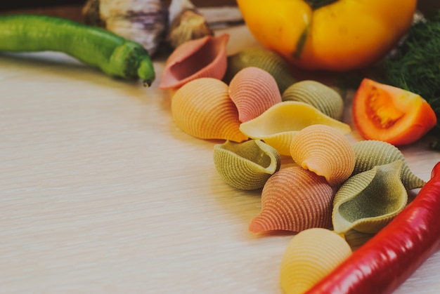 Primo piano di pasta di verdure senza glutine