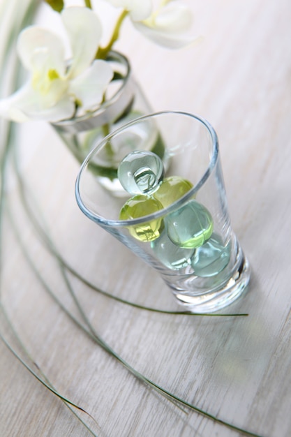 Primo piano di perle da bagno naturali