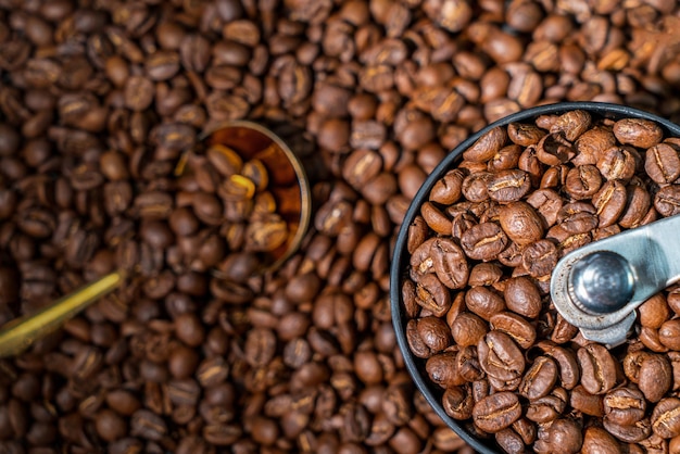 Primo piano di struttura del fondo dei chicchi di caffè