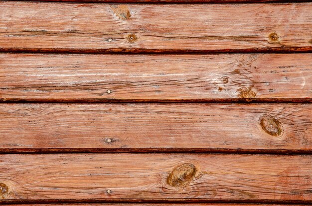 Primo piano di struttura di legno della vecchia porta di legno arancione