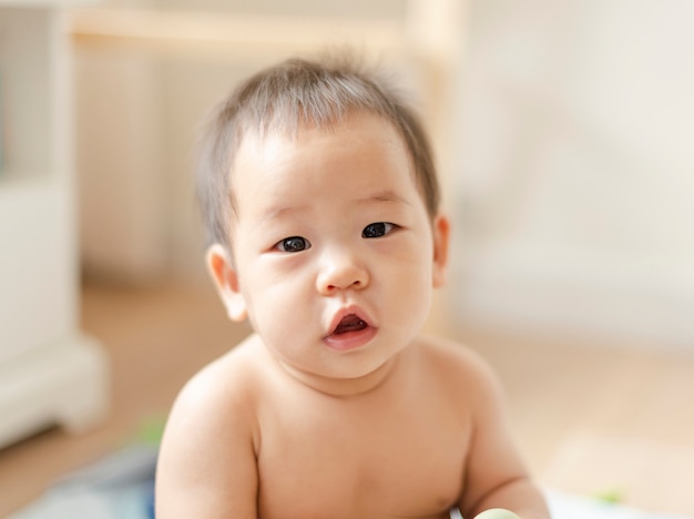 Primo piano di un bambino asiatico carino