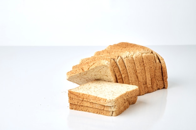 primo piano di una pagnotta di pane.