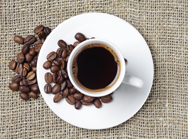 Primo piano di una tazza di caffè