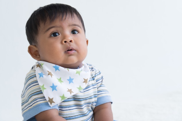 Primo piano faccia piccolo bambino