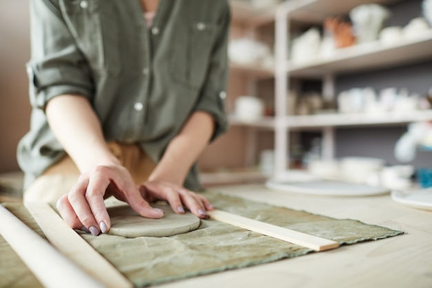 Primo piano femminile dell'artigiano