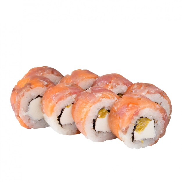 Primo piano stabilito dei sushi isolato