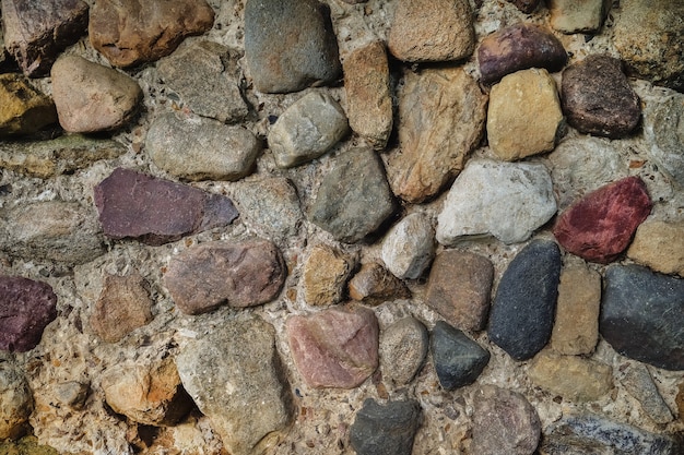 Primo piano su pietre per lastricati di diversi colori