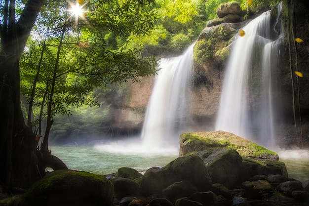 Primo piano sulla cascata di Huaw Suwat