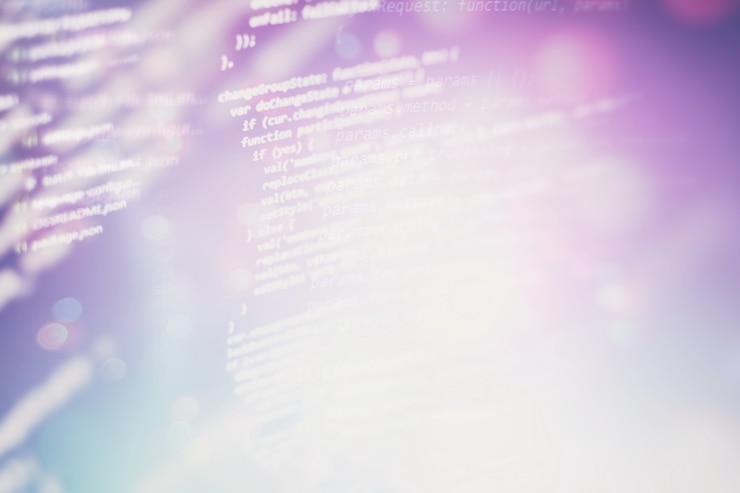 Foto primo piano sviluppando tecnologie di programmazione e codifica. sviluppatore che lavora sui codici dei siti web in ufficio.