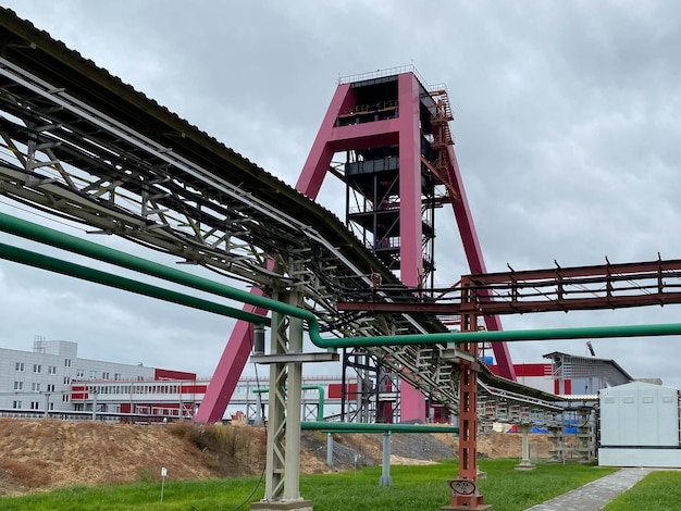 Primo piano Zona industrialeL'attrezzatura per la raffinazione del petrolioPrimo piano delle condutture industriali