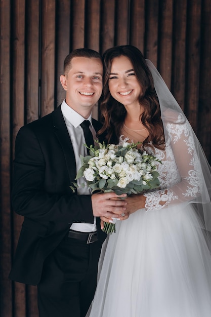 Primo sguardo degli sposi al mattino. Sposa e sposo. Il primo incontro