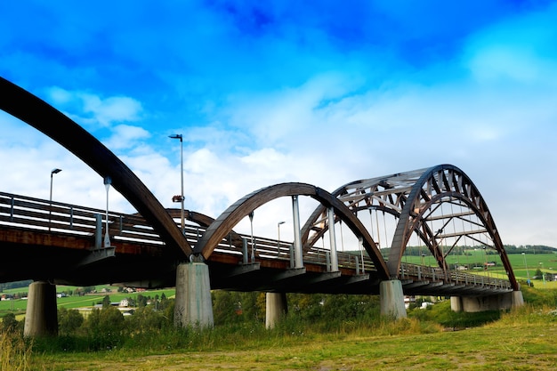 Priorità bassa del ponte di legno della città della Norvegia