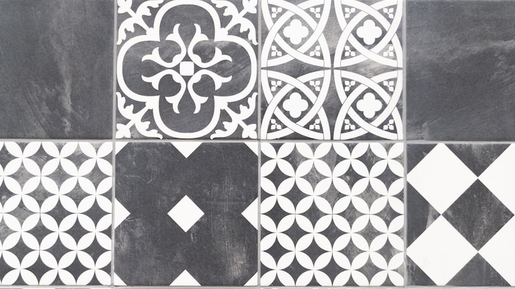 Foto priorità bassa delle mattonelle dell'annata marocchina del modello delle mattonelle di ceramica del mosaico bianco nero