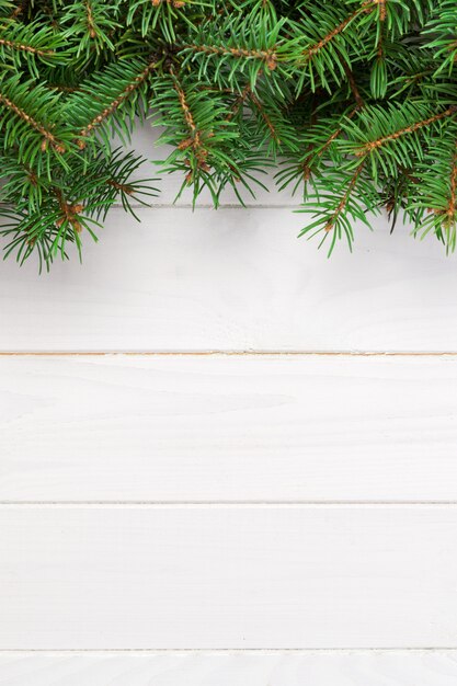 Priorità bassa di legno di natale con l'albero di abete.