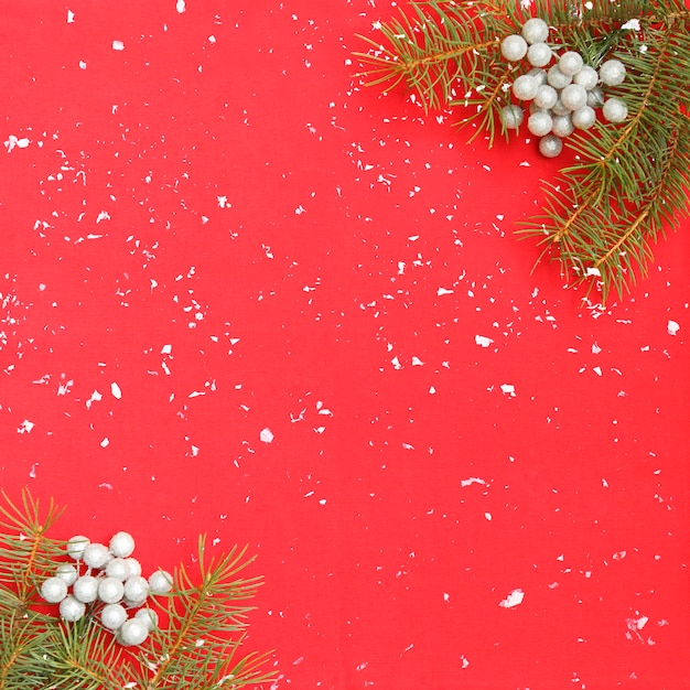 Priorità bassa di natale con l'albero di Natale e la neve