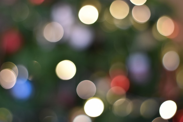 Priorità bassa variopinta del bokeh di natale delle luci scintillanti defocused.