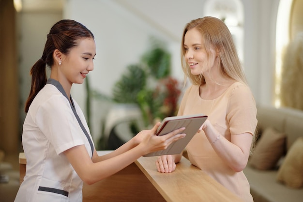 Procedura di offerta dell'addetto alla reception