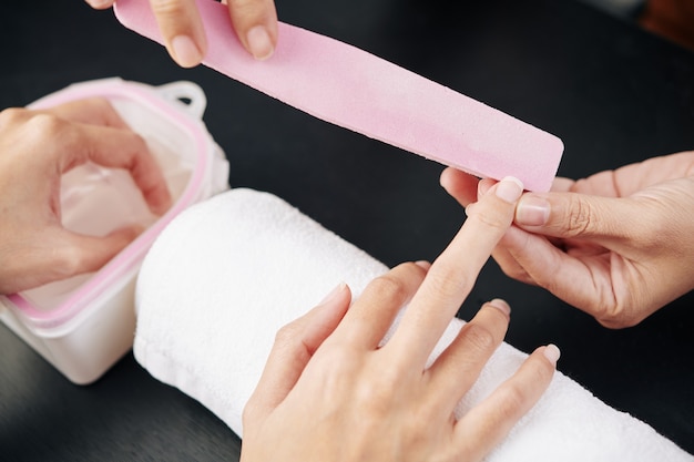 Processo della procedura di manicure