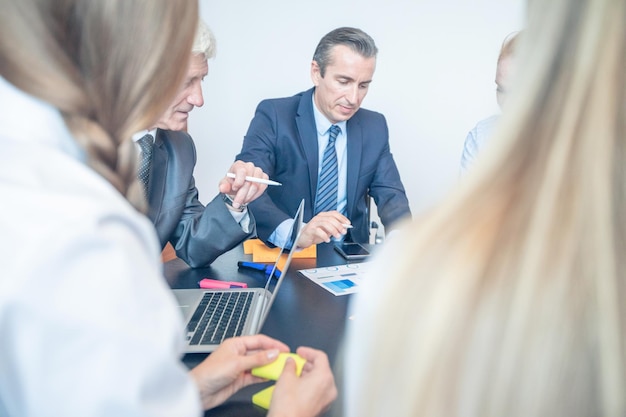 Processo di lavoro alla riunione di lavoro