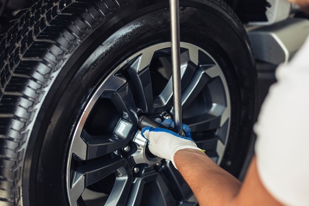 Processo di officina auto ad alto angolo