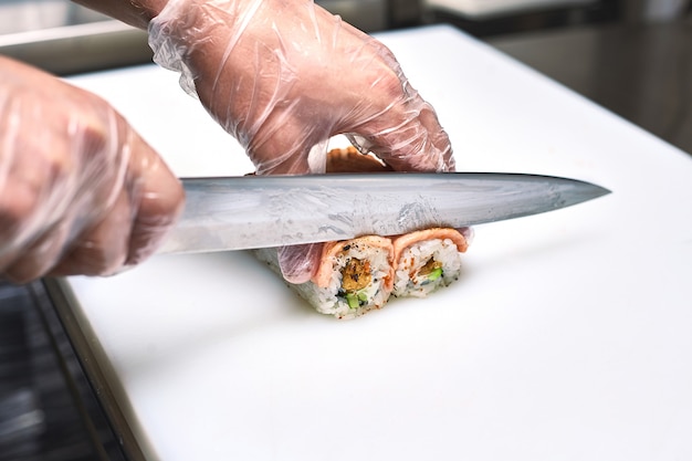 Processo di preparazione del sushi