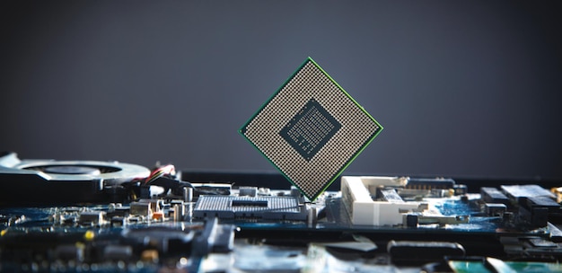 Processore CPU sulla scheda madre del computer