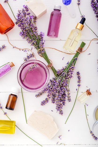 prodotti cosmetici alla lavanda prodotti da bagno e trattamenti con olio essenziale di fiori di lavanda