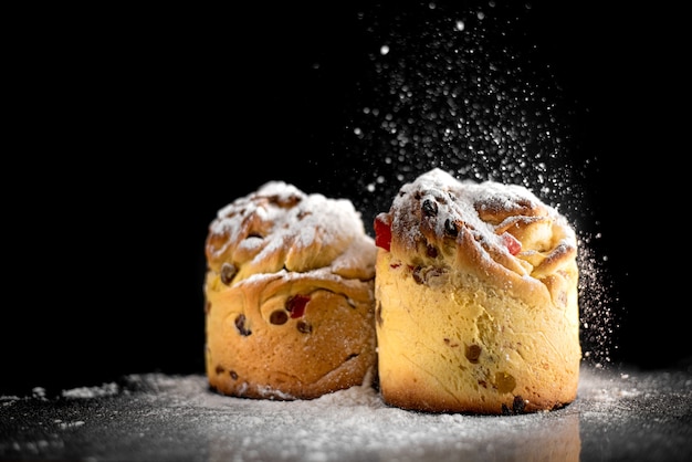 prodotti da forno cosparsi di polvere simile ai muffin