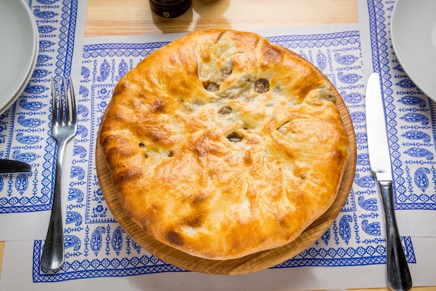 Prodotto da forno kubdari in georgiano