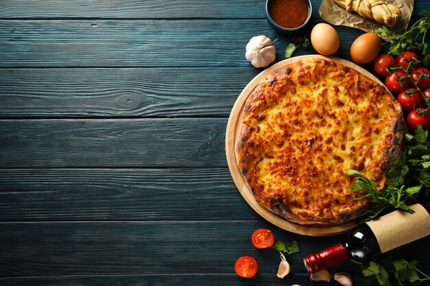 Prodotto di farina alimentare della cucina georgiana nazionale Khachapuri