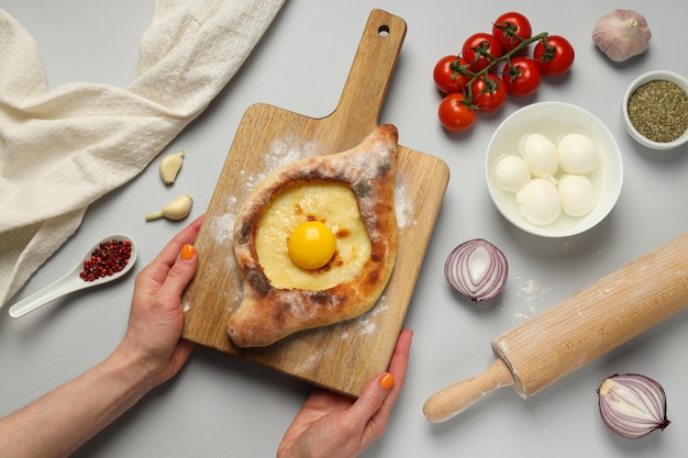 Prodotto di farina alimentare della cucina georgiana nazionale Khachapuri