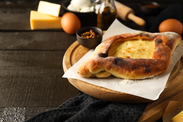 Prodotto di farina alimentare della cucina georgiana nazionale Khachapuri