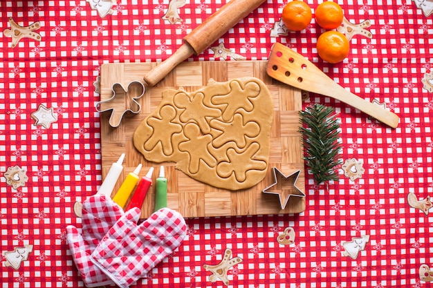 Produrre pan di zenzero e biscotti di Natale