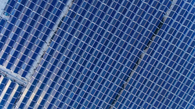 Produzione di energia elettrica fotovoltaica con pannelli solari. Pannello per la produzione di energia solare.
