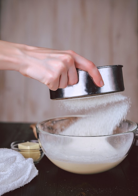 Produzione graduale della torta di fragole