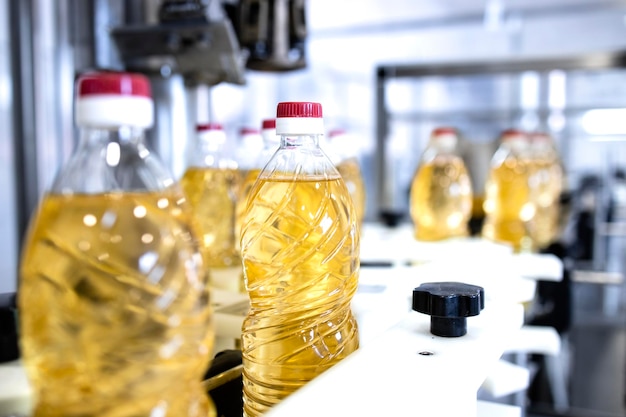 Produzione industriale di olio vegetale in fabbrica alimentare